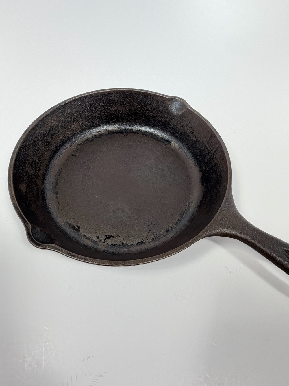 Lodge 8SK Cast Iron Skillet 10.25” USA Pre-Seasoned Dual Pour Spouts